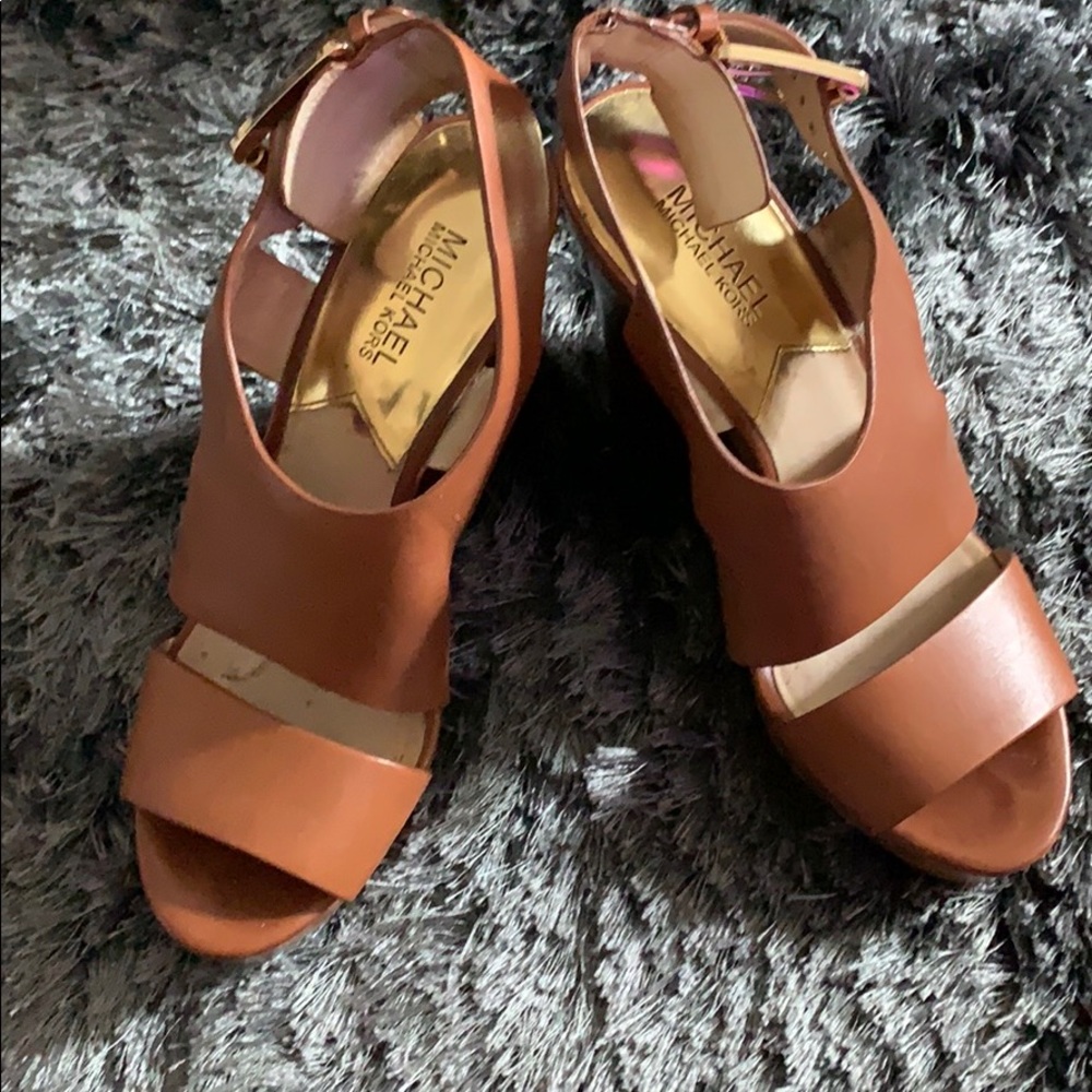 MK-wedge heels 👠 in excellent preowned condition.